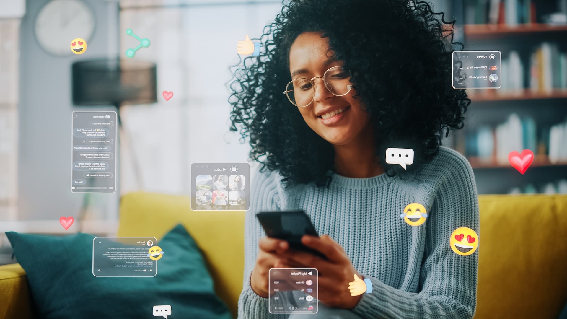 Personne qui travaille sur des réseaux sociaux